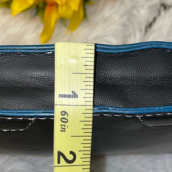 Simply Vera ~Vera Wang Crossbody Bag With An Antique Chain & Copper Strap - Picture 5 of 13